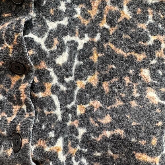 Talbots Pure Merino Wool Animal Print Sweater Cardigan Size 1XP - Picture 10 of 11